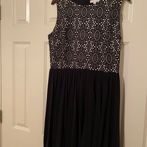 Pleated dress with white and black lace detail